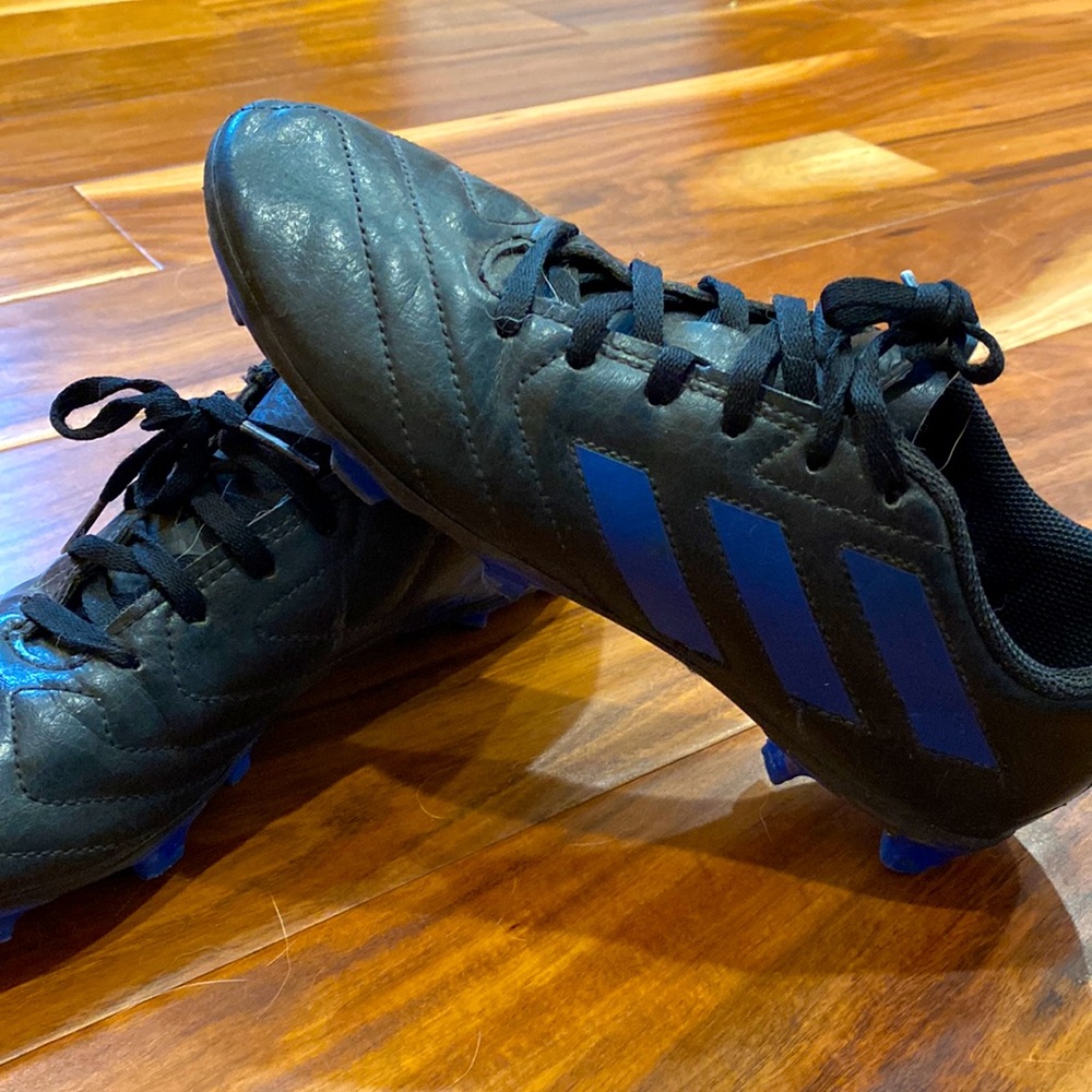Adidas soccer cleats, size 5 1/2